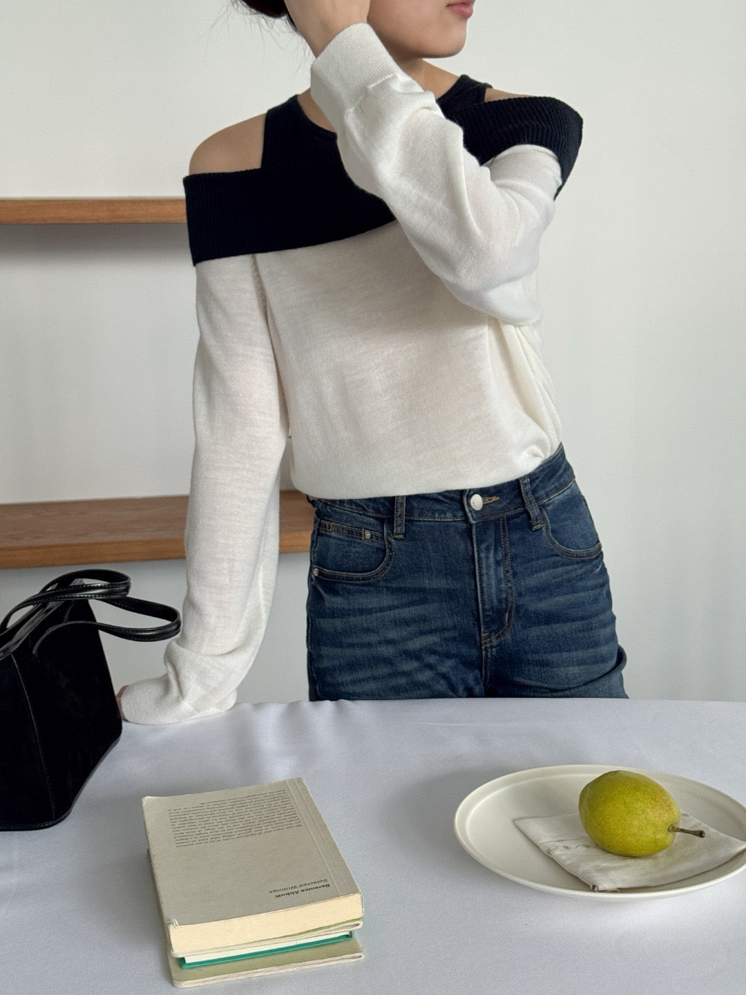 17A28 Off-shoulder Mongtoghi cashmere top with button detail