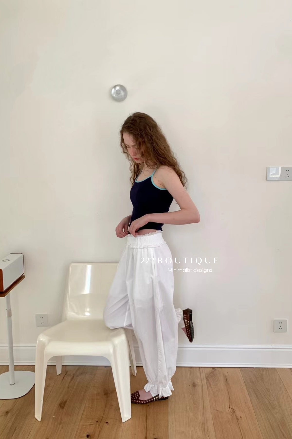 15a72 Contrast-trim cami top – fresh &amp; playful
