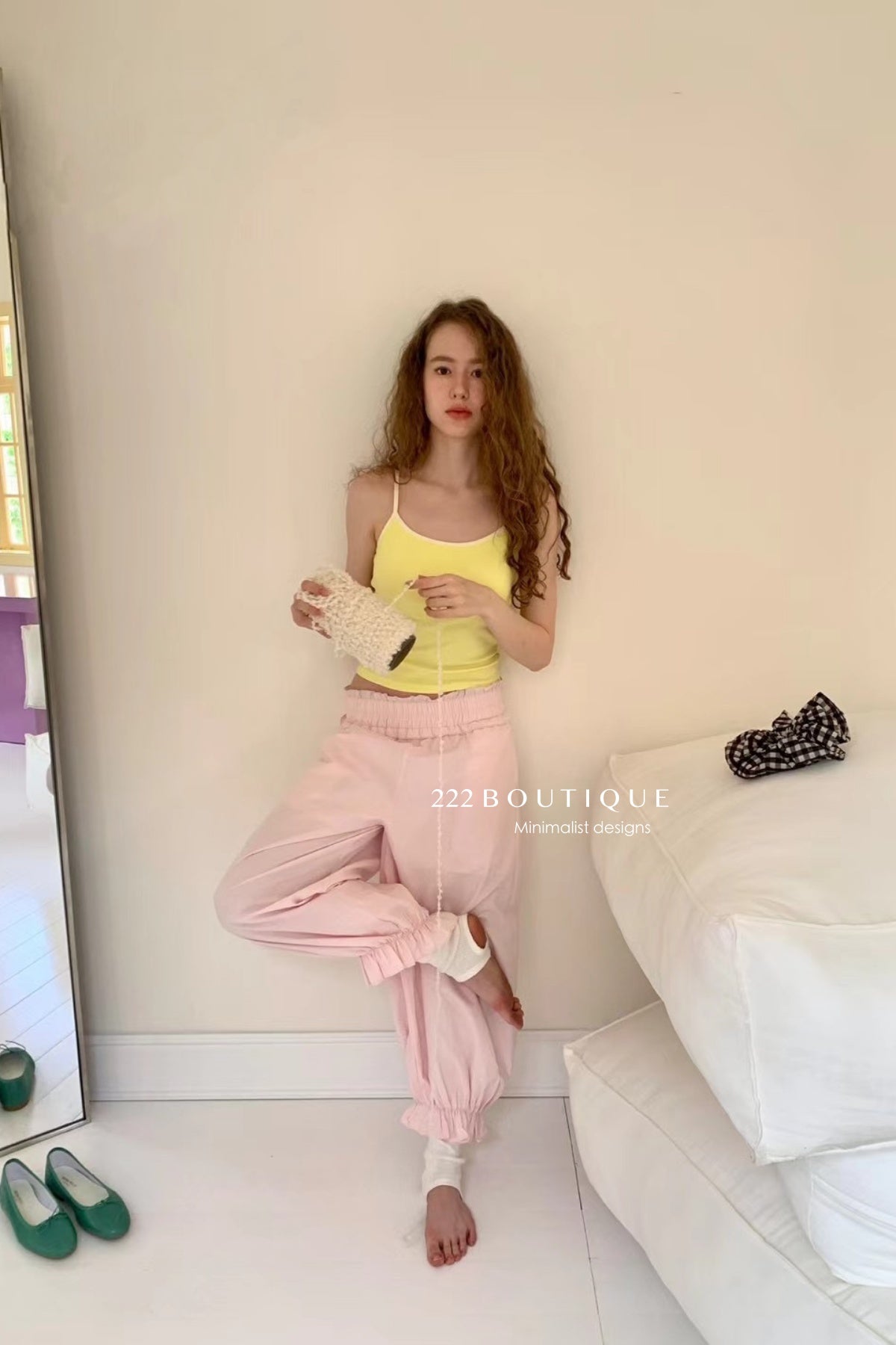 15a72 Contrast-trim cami top – fresh &amp; playful