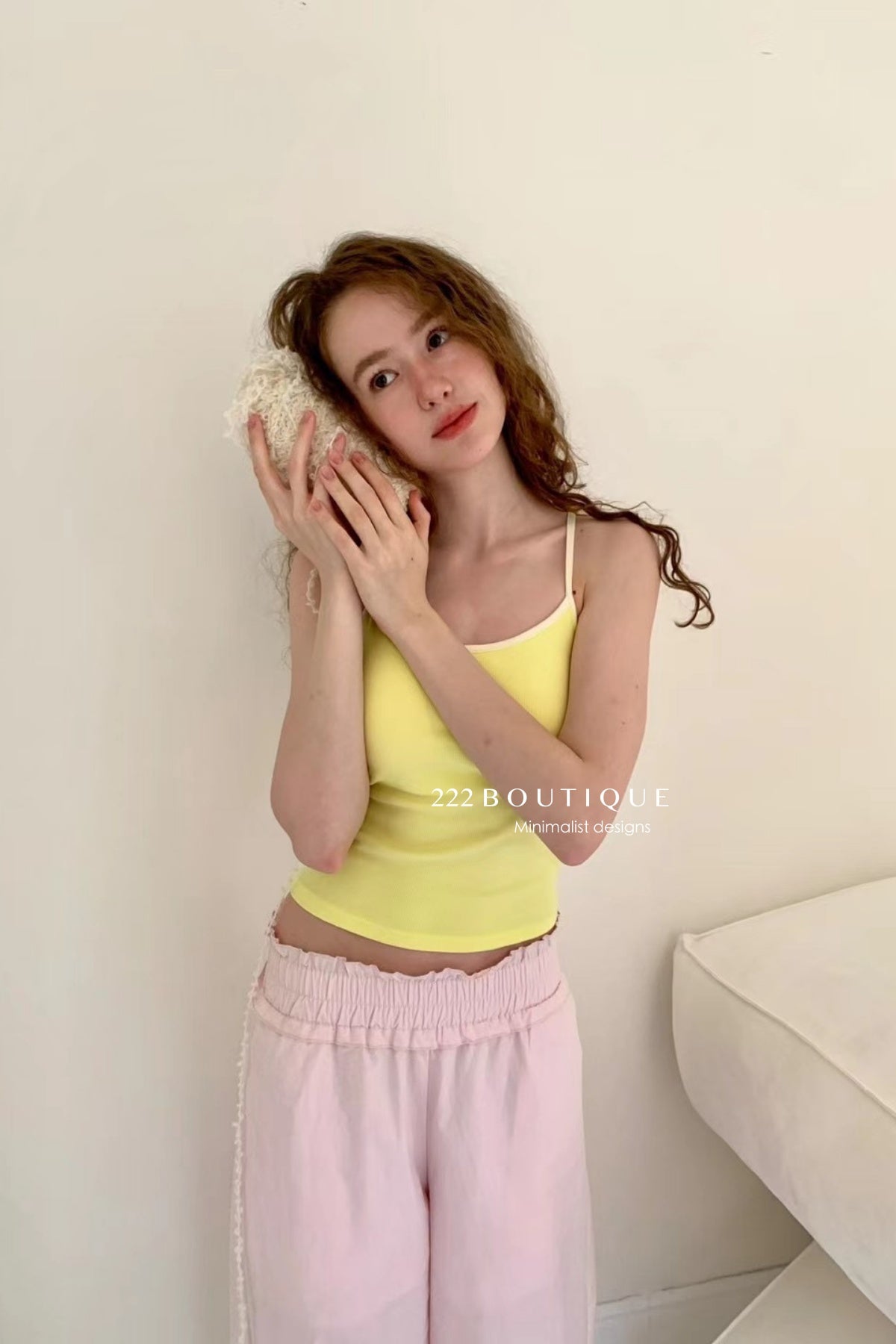 15a72 Contrast-trim cami top – fresh &amp; playful