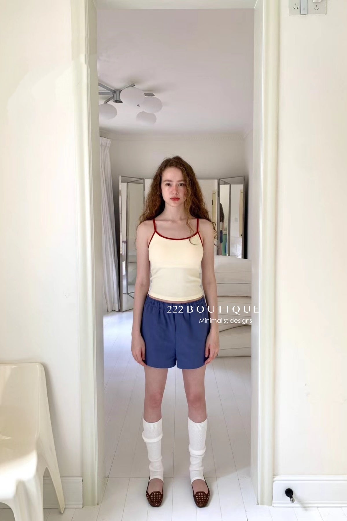 15a72 Contrast-trim cami top – fresh &amp; playful
