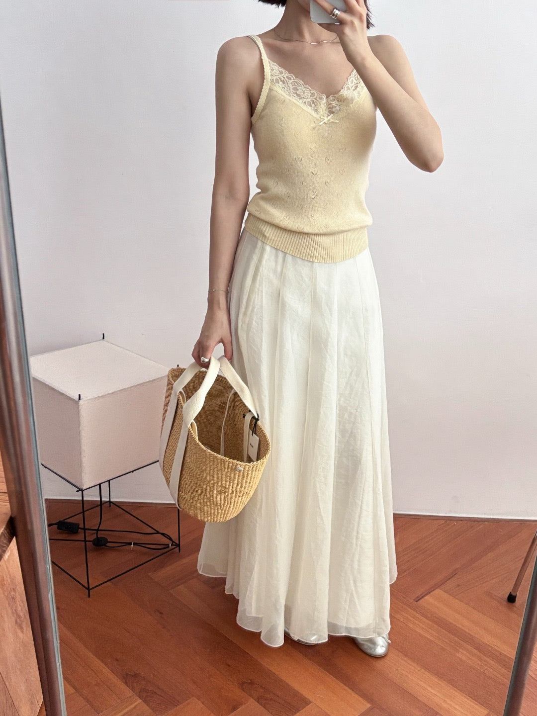 17a26 Cashmere camisole with lace trim