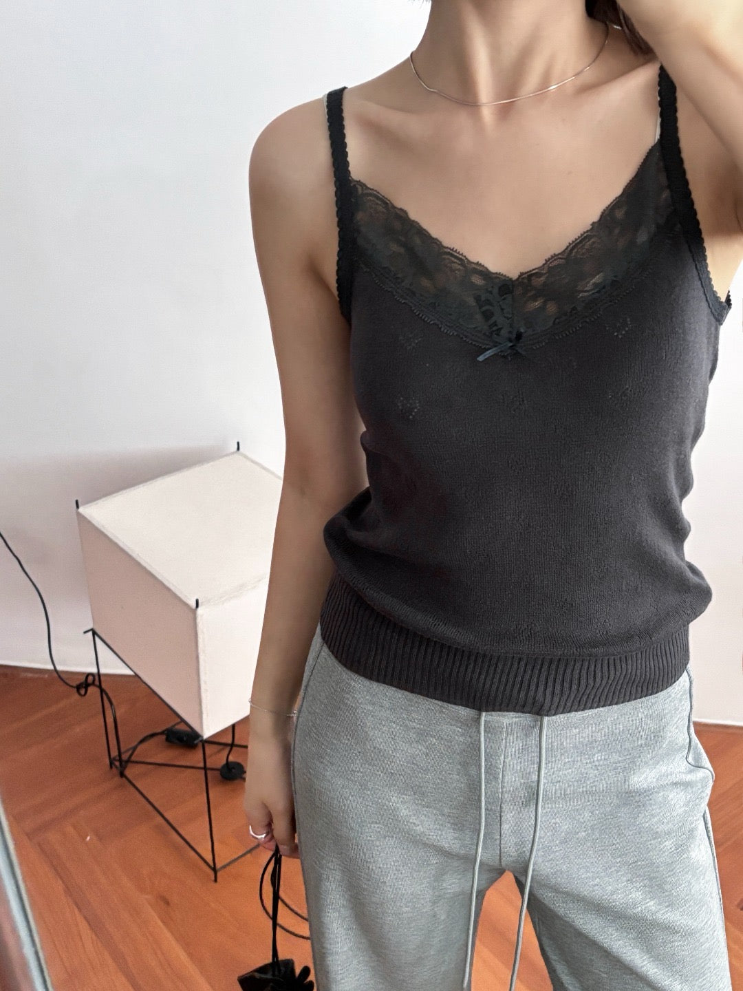 17a26 Cashmere camisole with lace trim