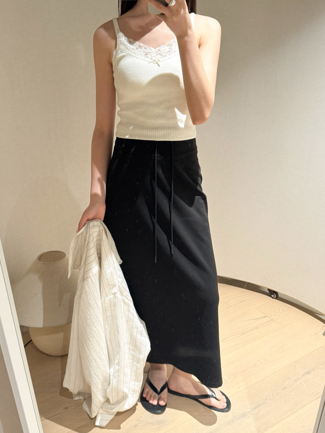 17a26 Cashmere camisole with lace trim