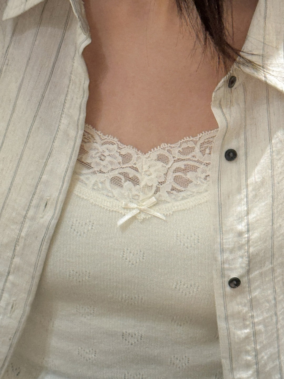 17a26 Cashmere camisole with lace trim