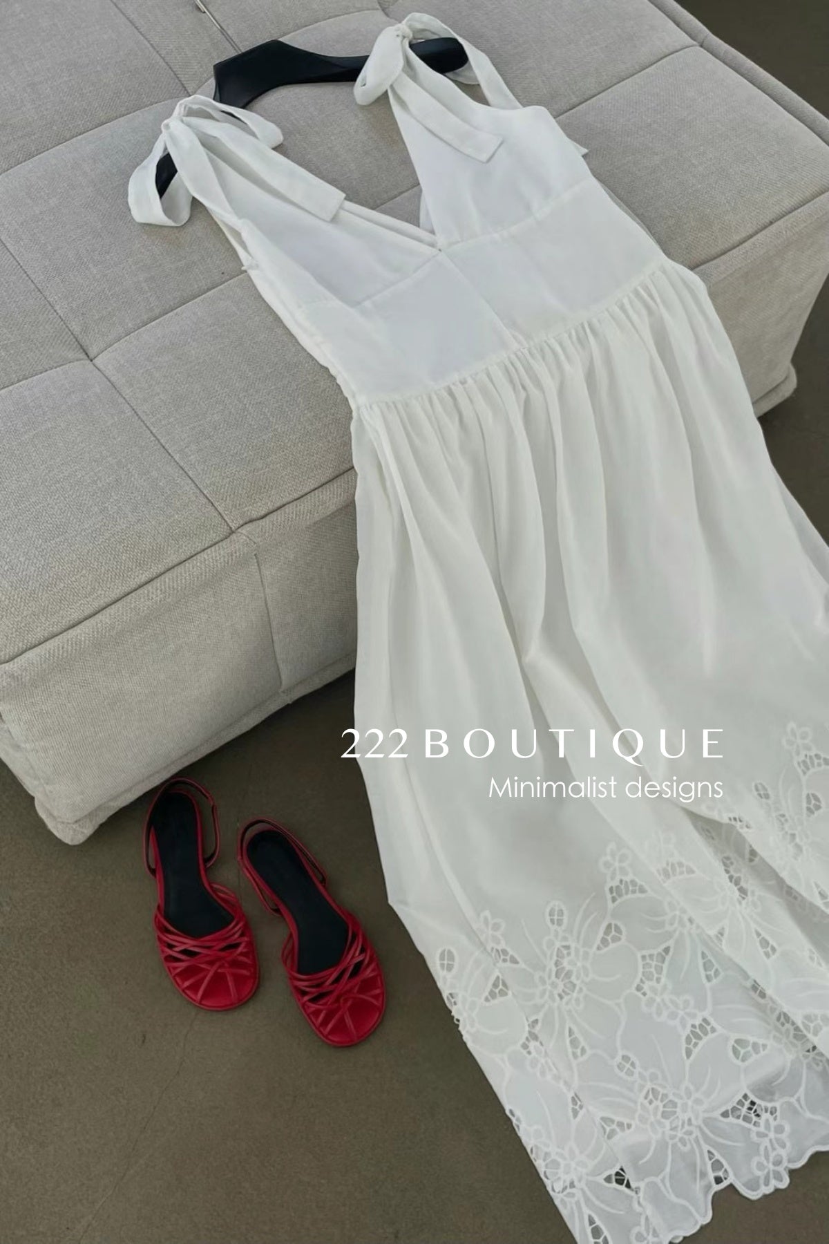 15v29 Embroidered ribbon-strap dress – soft white