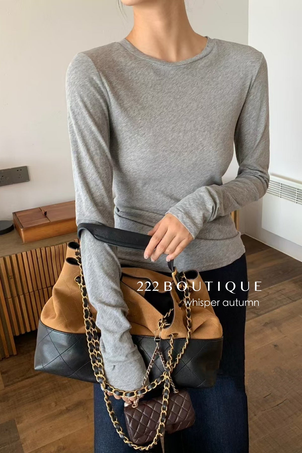 16a26 Fitted cotton long-sleeve top
