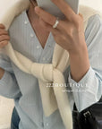 16a44 Basic V-neck shirt