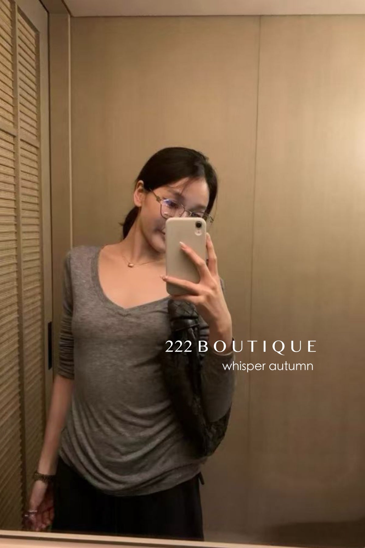 16a53 Lightweight V-neck long-sleeve tee