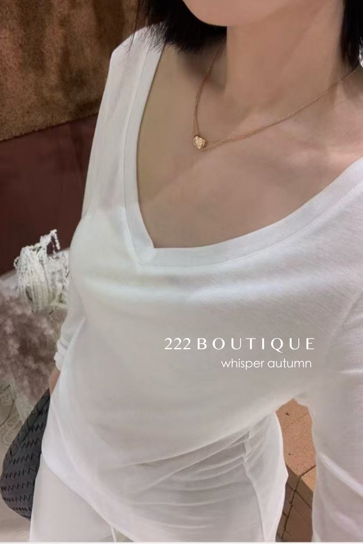 16a53 Lightweight V-neck long-sleeve tee
