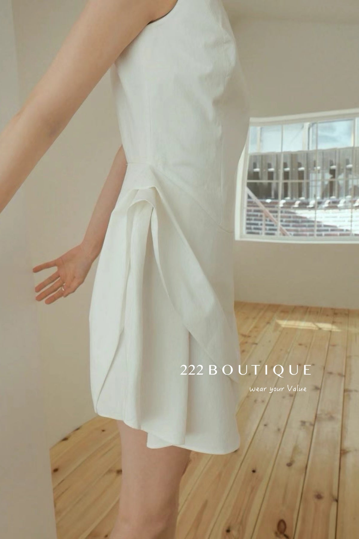 Ruffled short dress 13v13