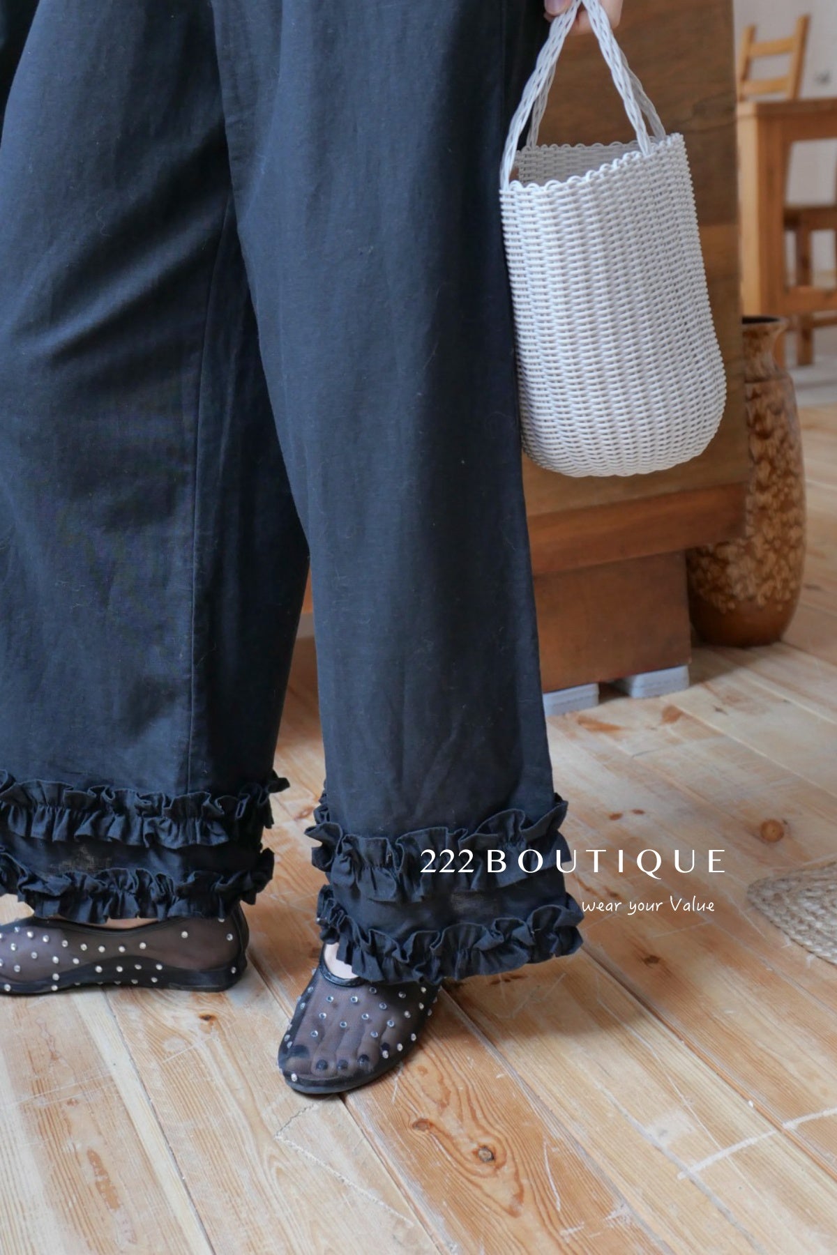 13Q10 Ruffle Hem Straight Pants
