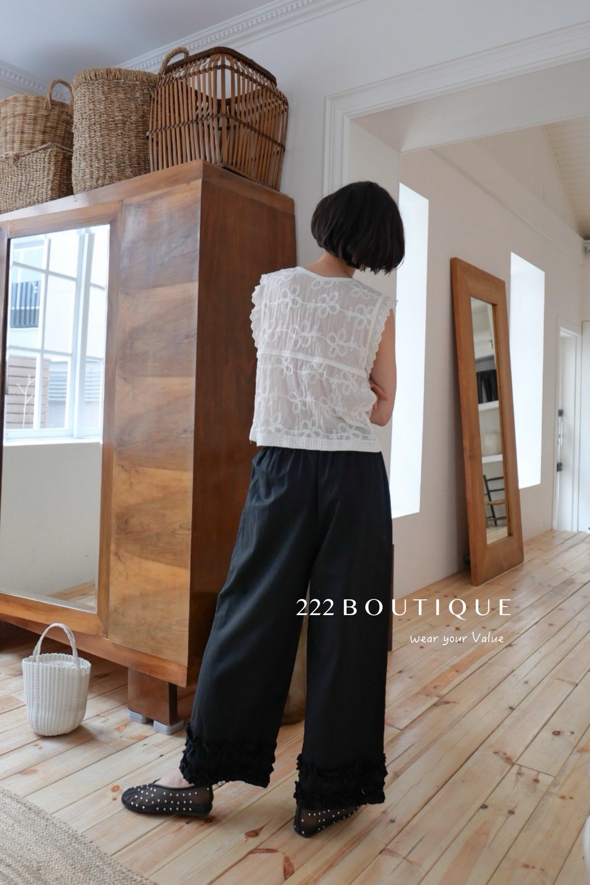 13Q10 Ruffle Hem Straight Pants