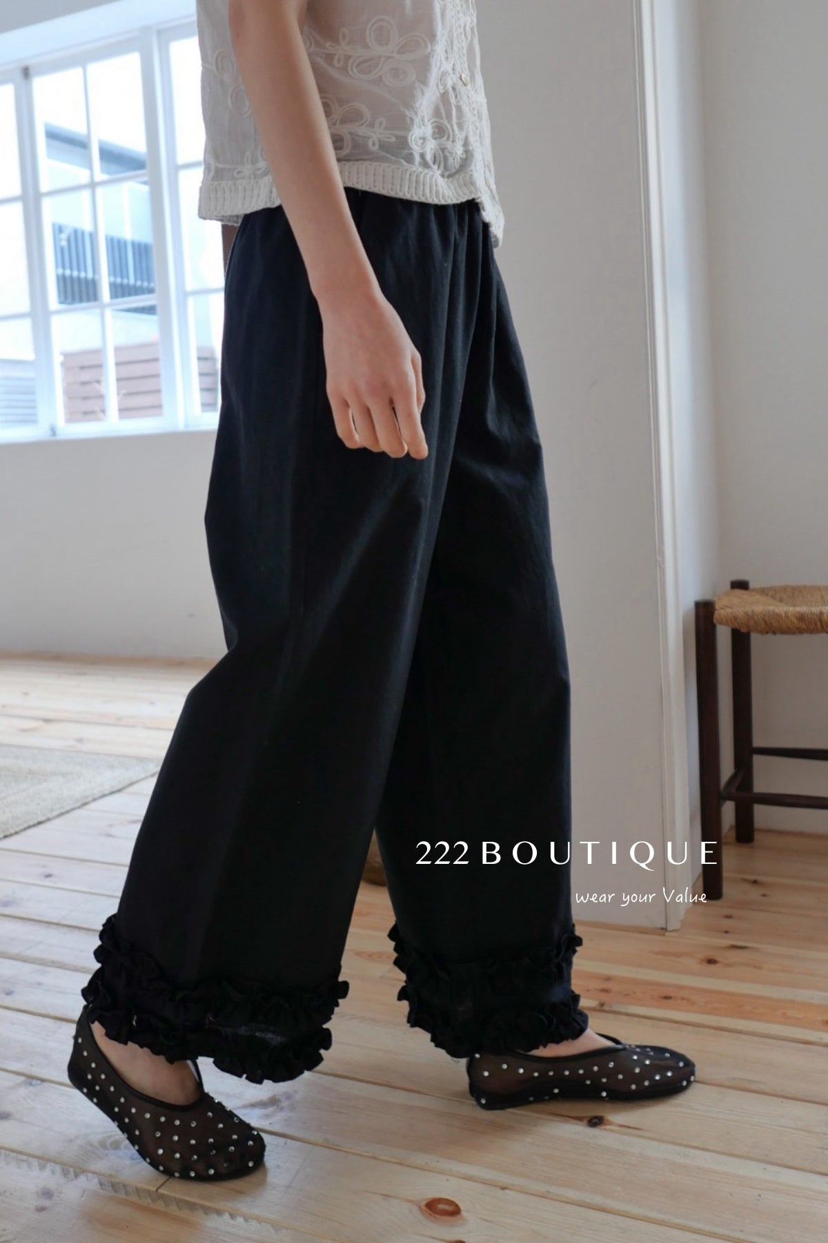 13Q10 Ruffle Hem Straight Pants