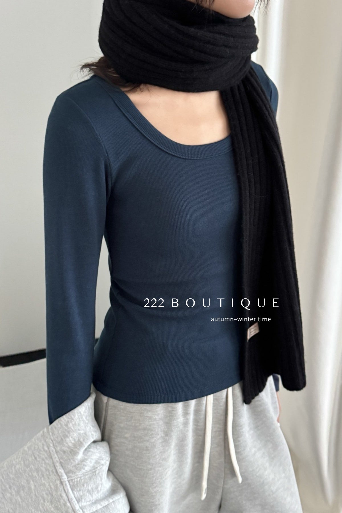 18a28 Thermal fitted U-neck top with padded chest