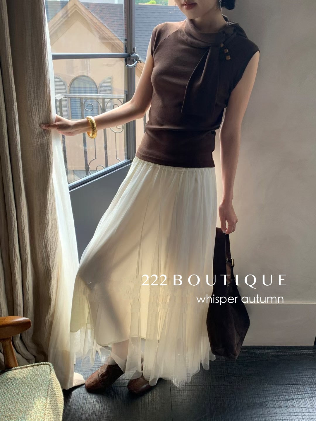16a71 Mongtoghi sleeveless top with tie-neck