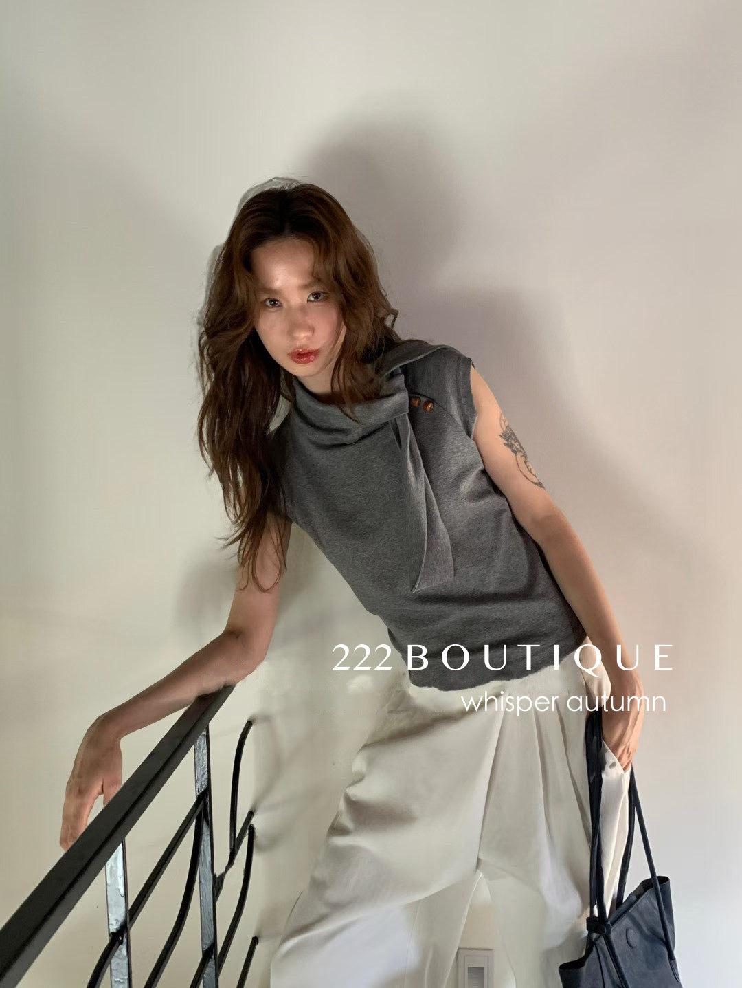 16a71 Mongtoghi sleeveless top with tie-neck