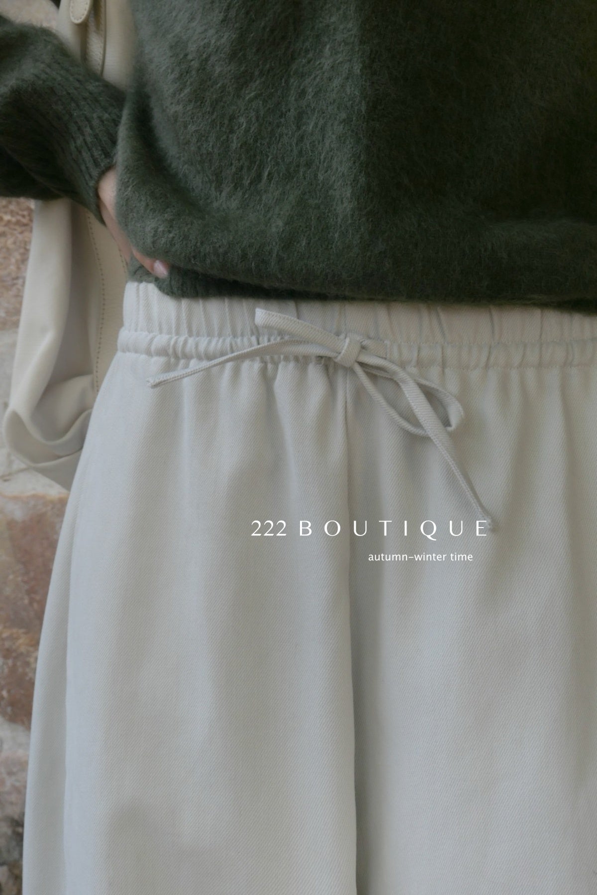 18q11 Wool carrot pants with elastic waist