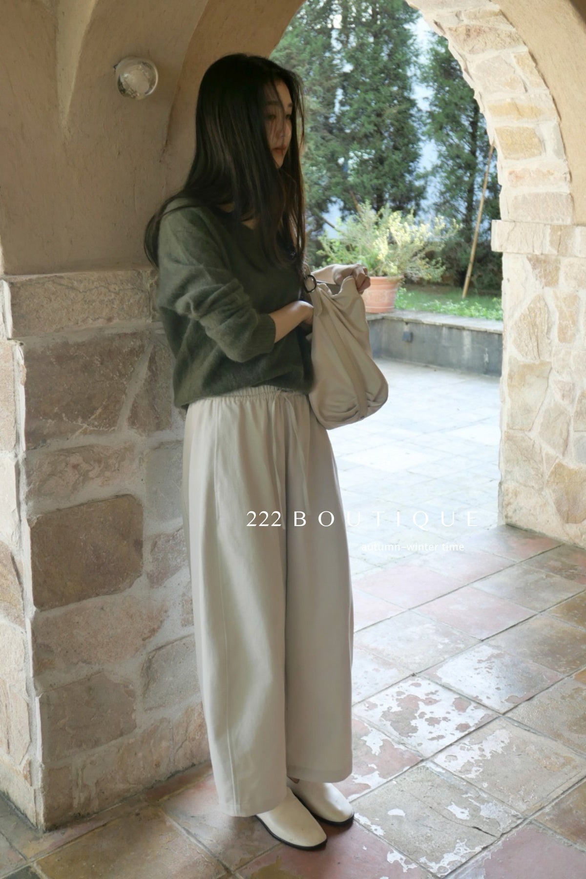 18q11 Wool carrot pants with elastic waist