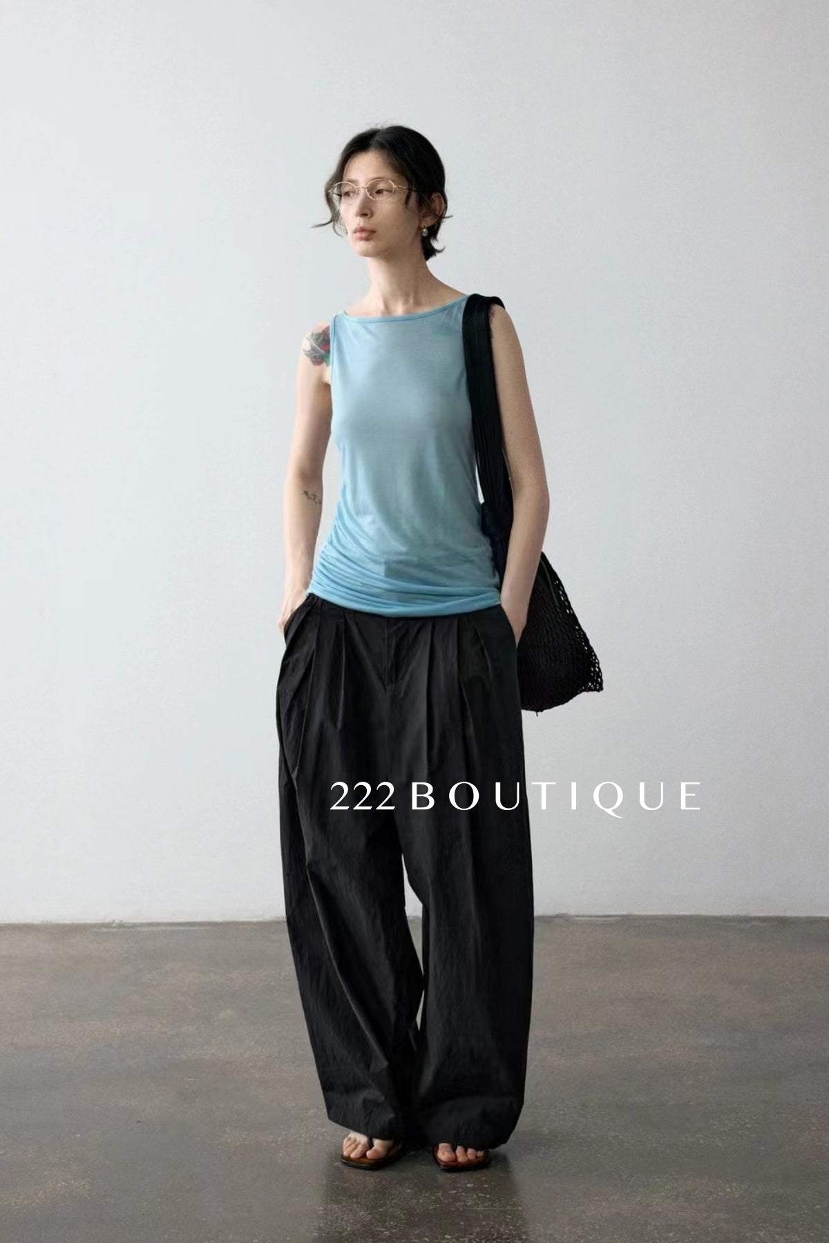 15q8 Pleated high-waist trousers – crisp, roomy, structured