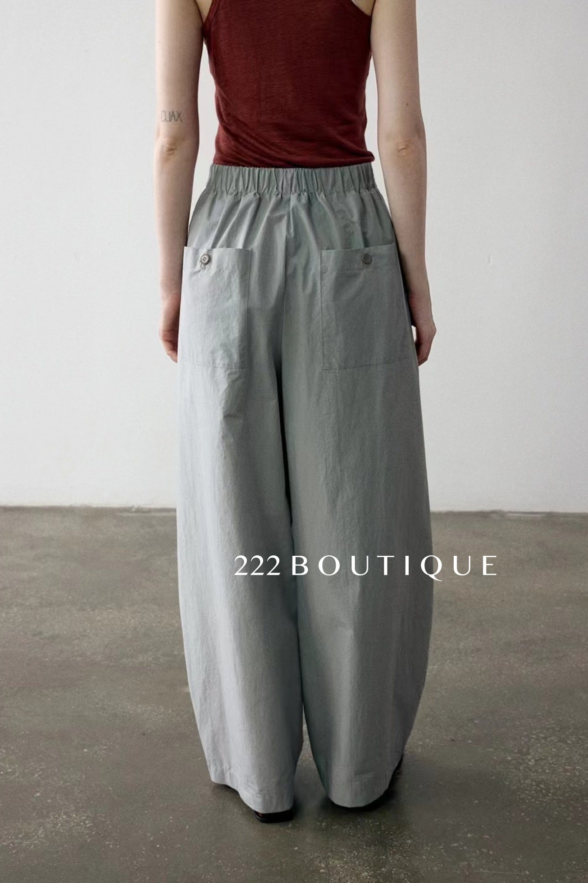 15q8 Pleated high-waist trousers – crisp, roomy, structured