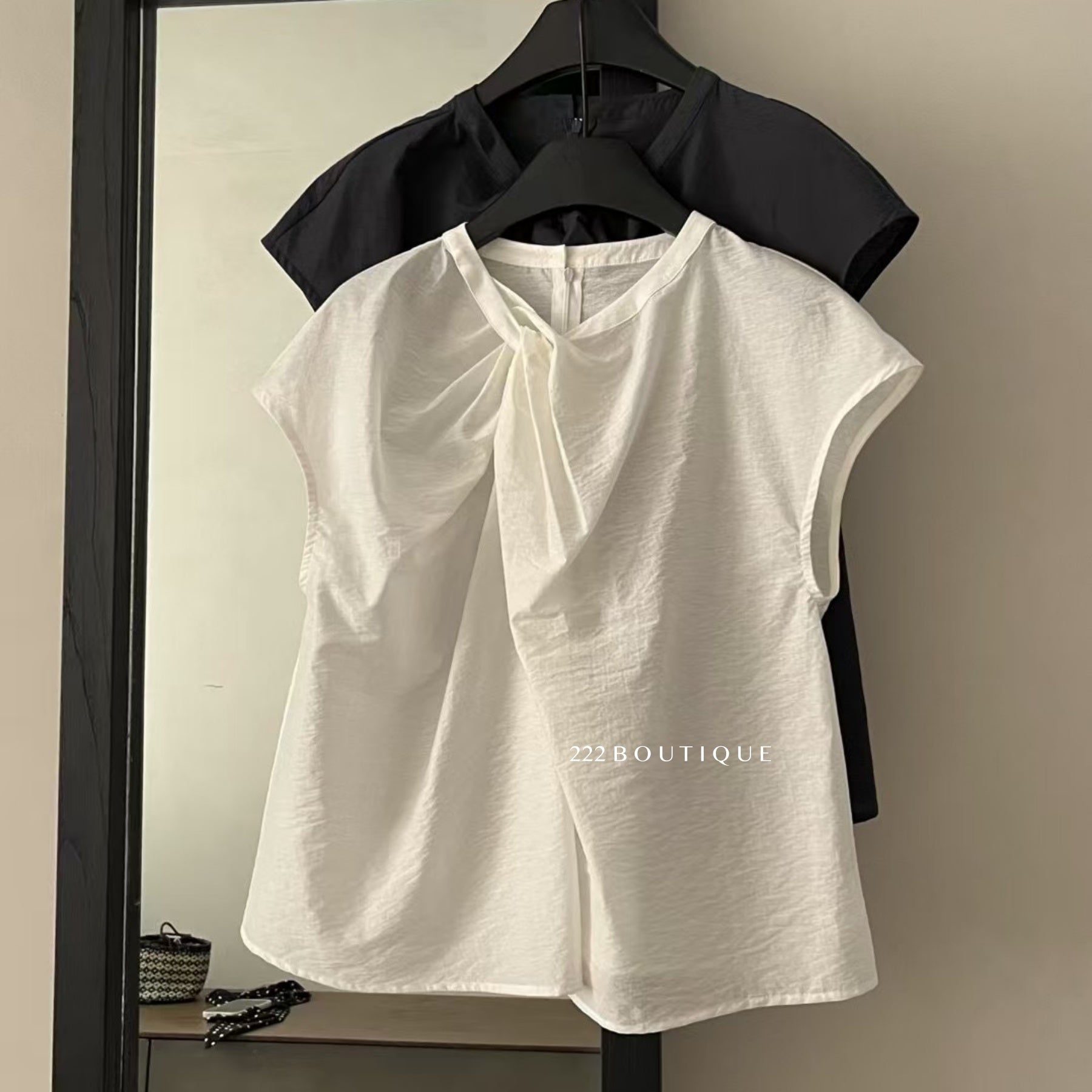 14a5 Basic round-neck shirt with cross-front detail