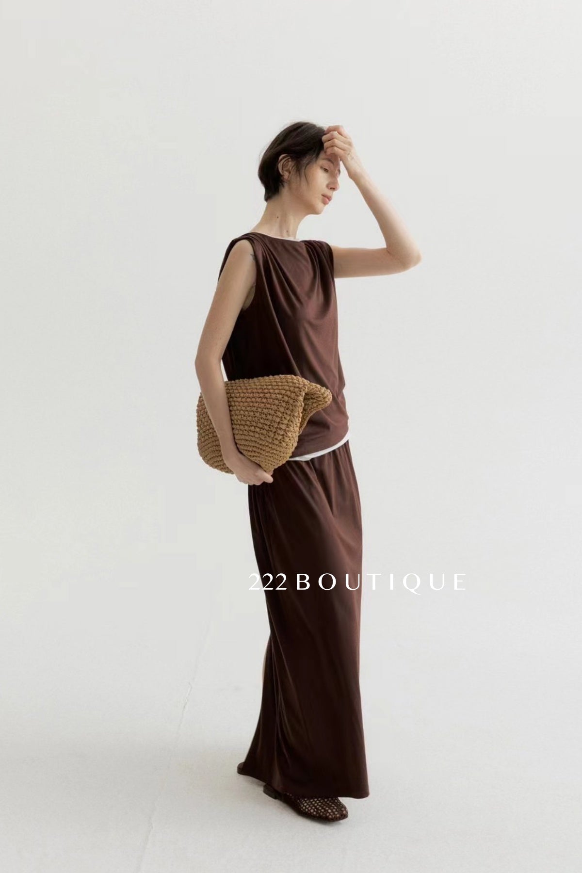 15v1 Draped-back maxi dress – fluid and refined