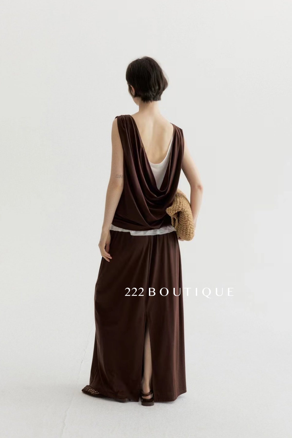 15v1 Draped-back maxi dress – fluid and refined