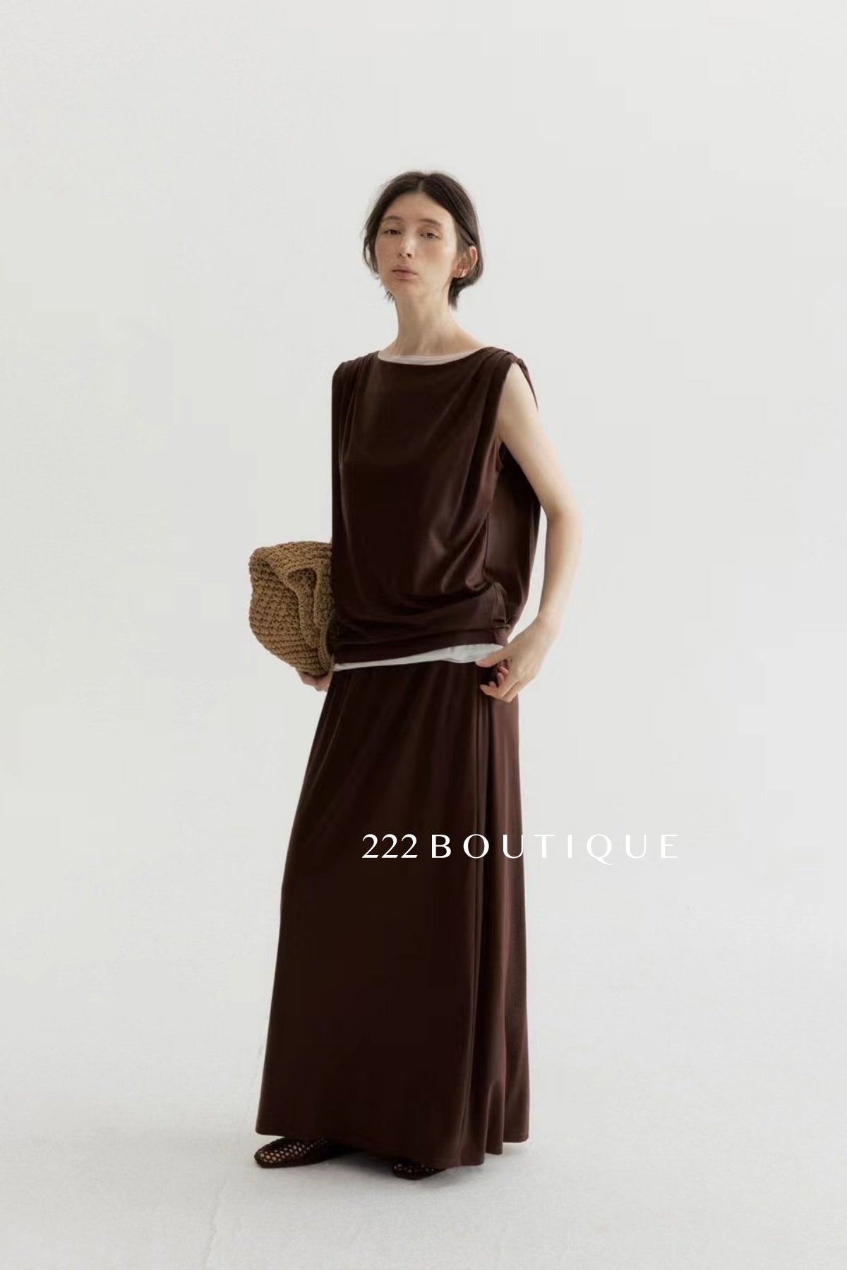 15v1 Draped-back maxi dress – fluid and refined