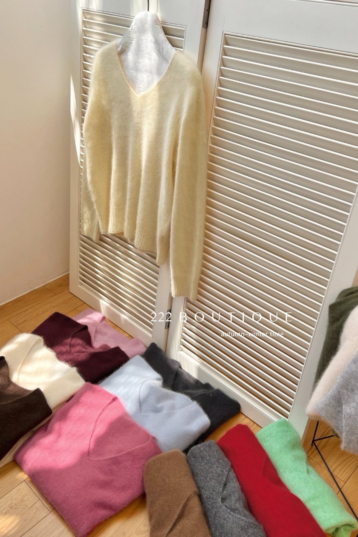 18a33 V-neck cashmere sweater