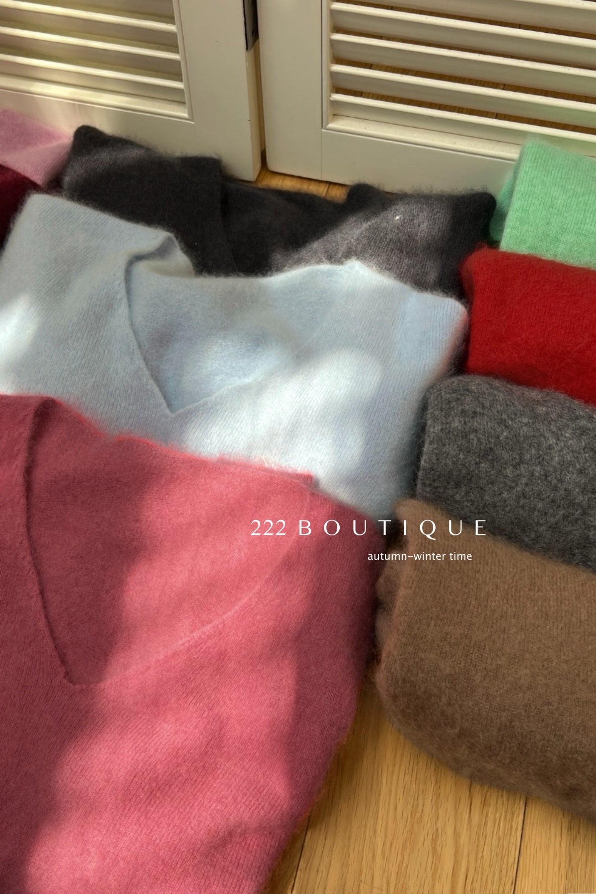 18a33 V-neck cashmere sweater