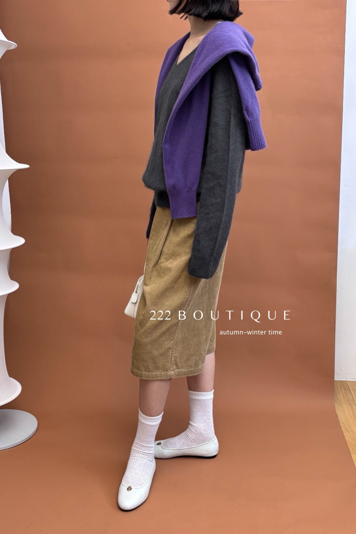 18a33 V-neck cashmere sweater