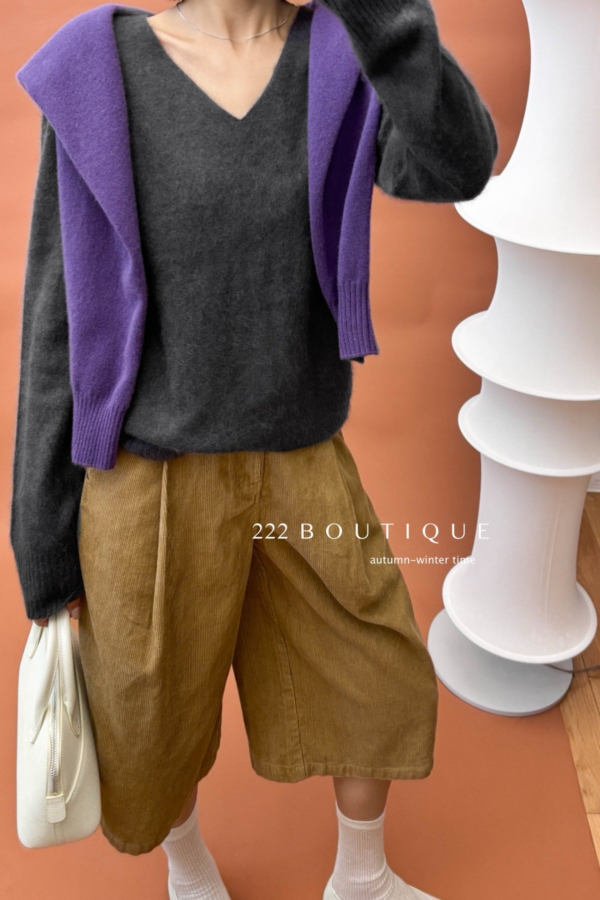 18a33 V-neck cashmere sweater