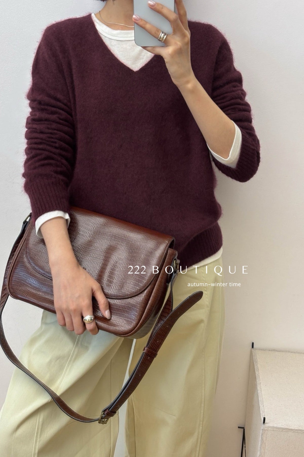 18a33 V-neck cashmere sweater