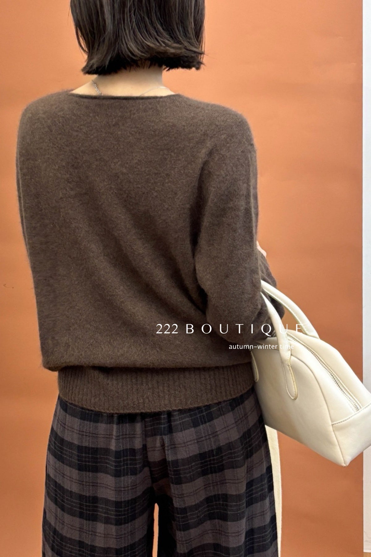 18a33 V-neck cashmere sweater
