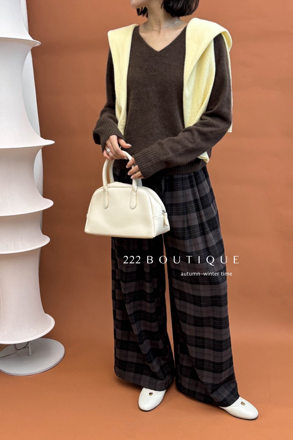 18a33 V-neck cashmere sweater