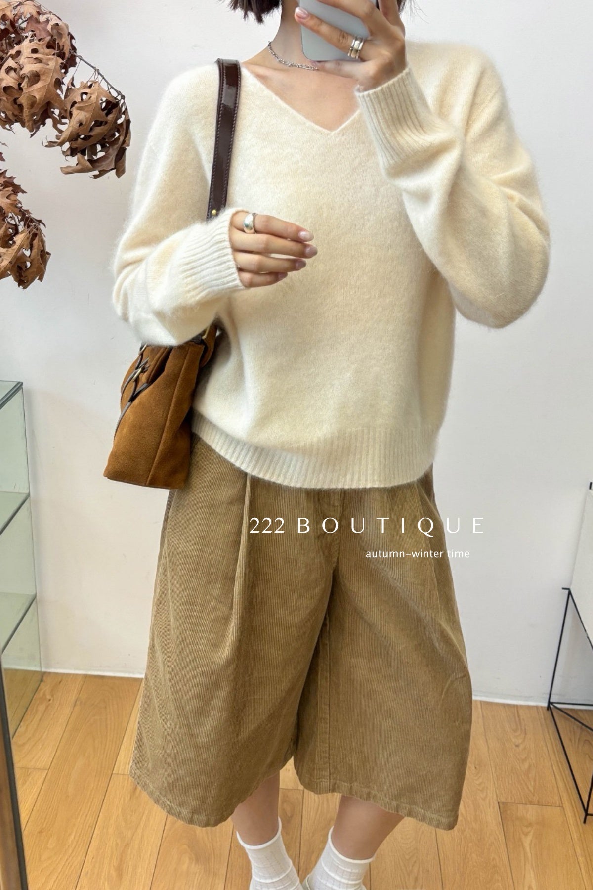 18a33 V-neck cashmere sweater