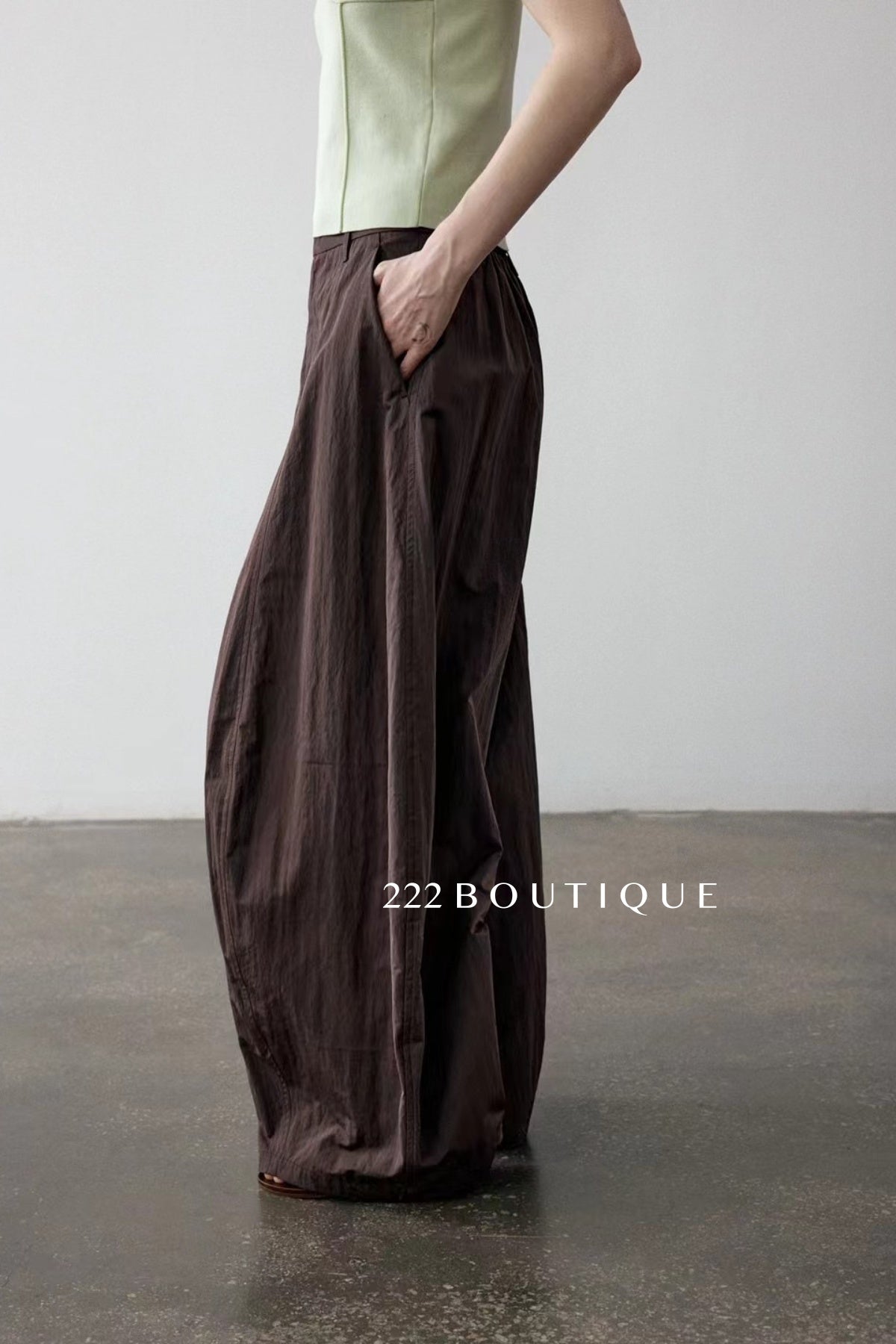 15q1 Textured wide-leg trousers – crisp and easygoing