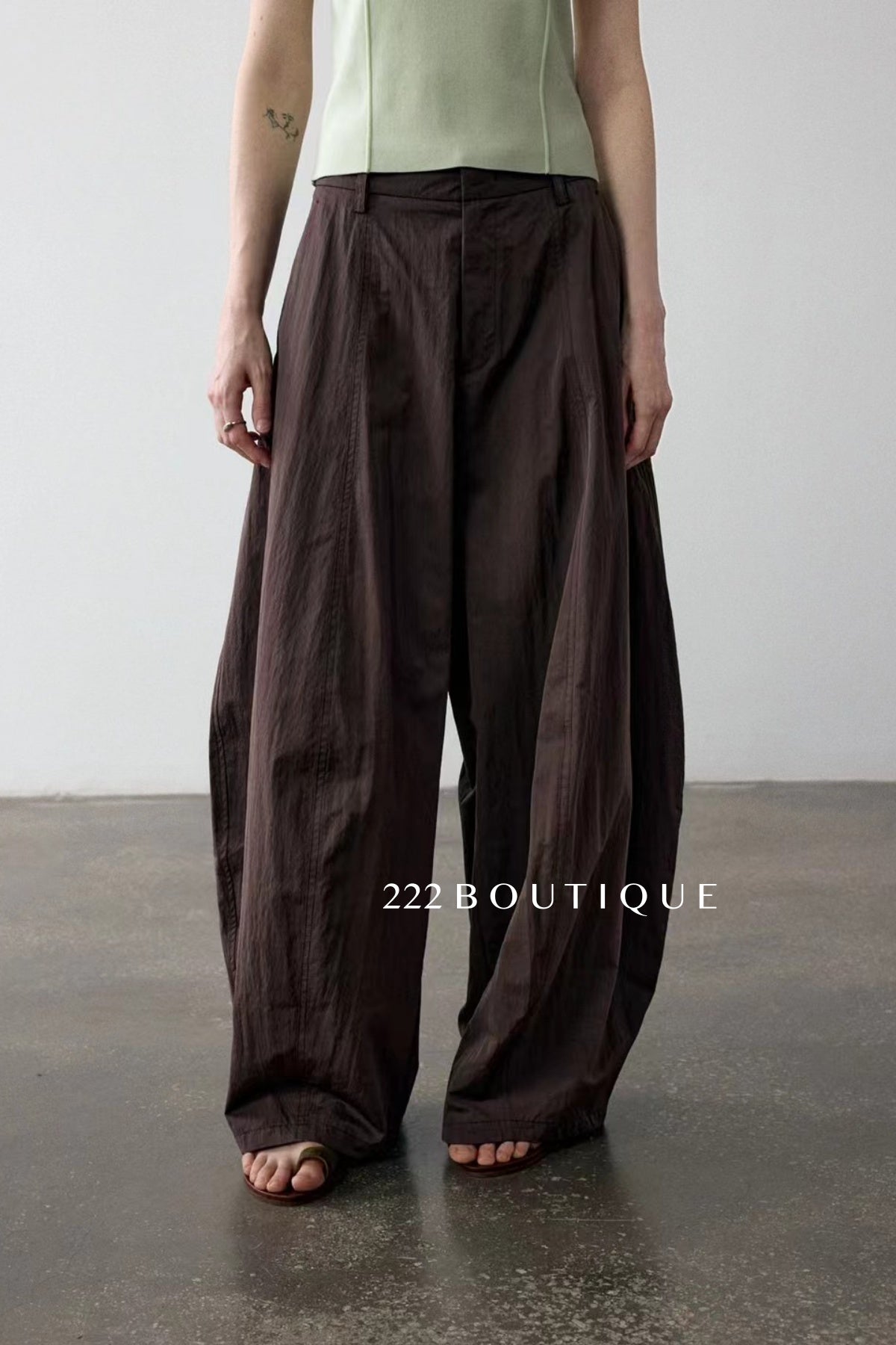 15q1 Textured wide-leg trousers – crisp and easygoing