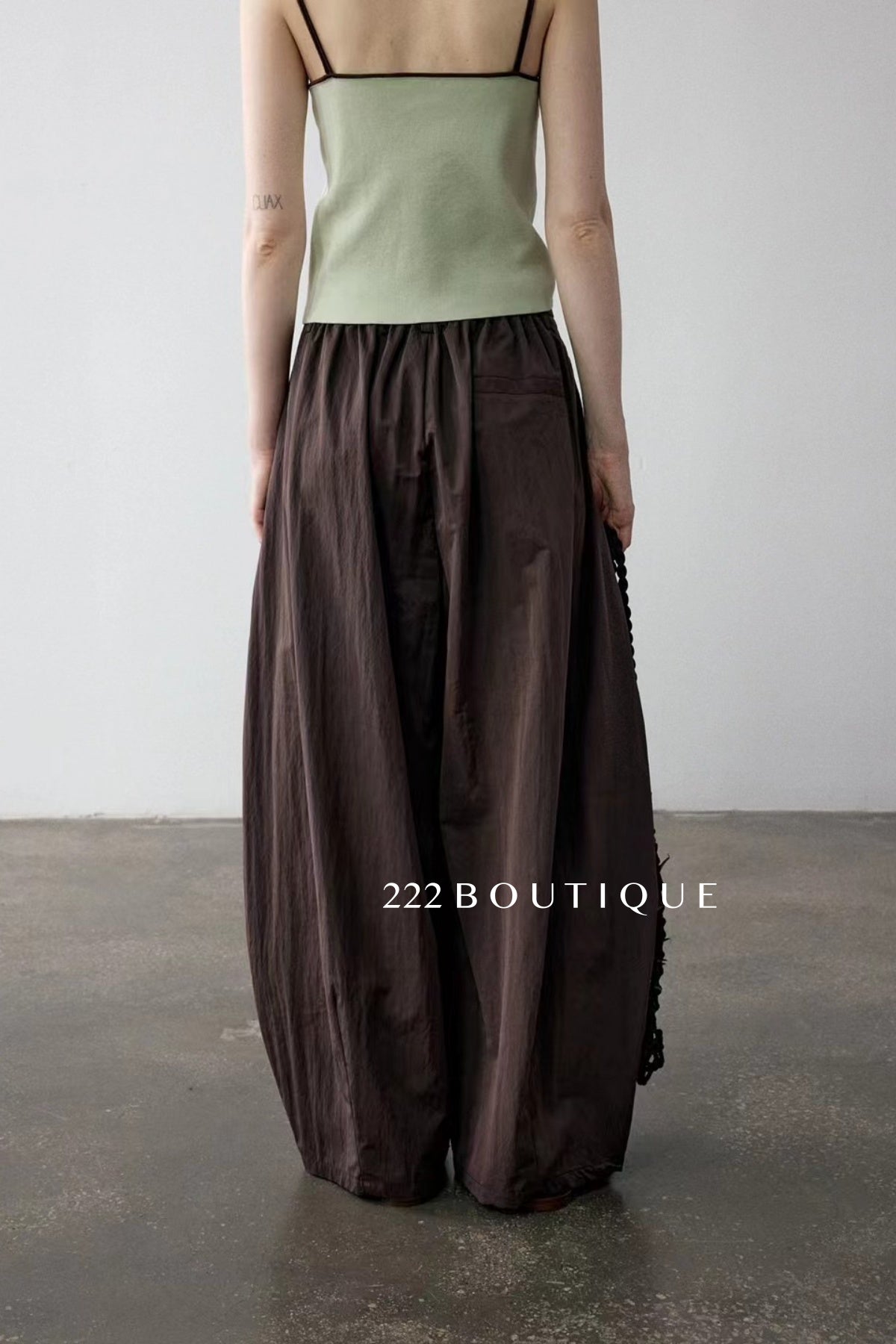 15q1 Textured wide-leg trousers – crisp and easygoing