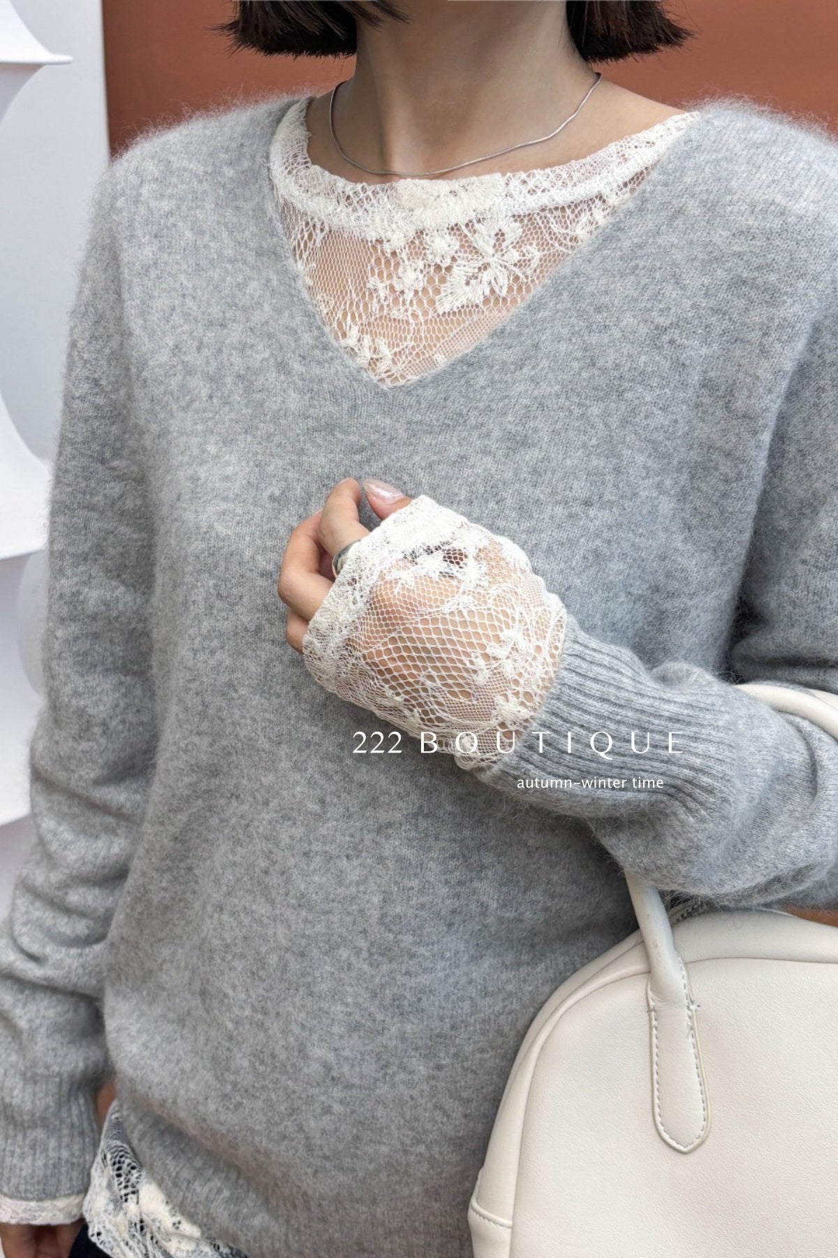 18a33 V-neck cashmere sweater