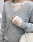 18a33 V-neck cashmere sweater
