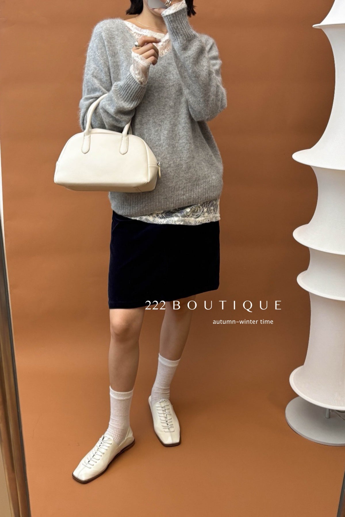 18a33 V-neck cashmere sweater