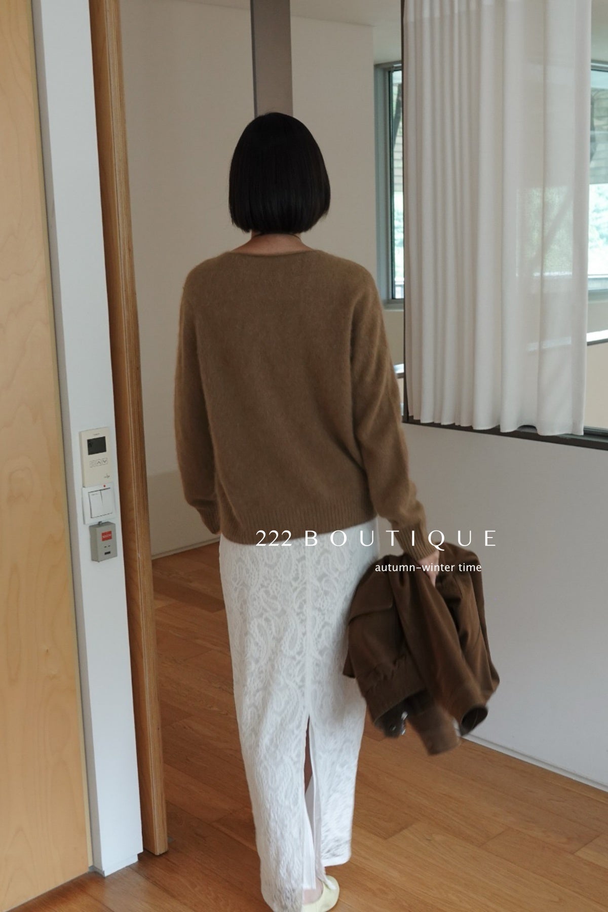 18a33 V-neck cashmere sweater