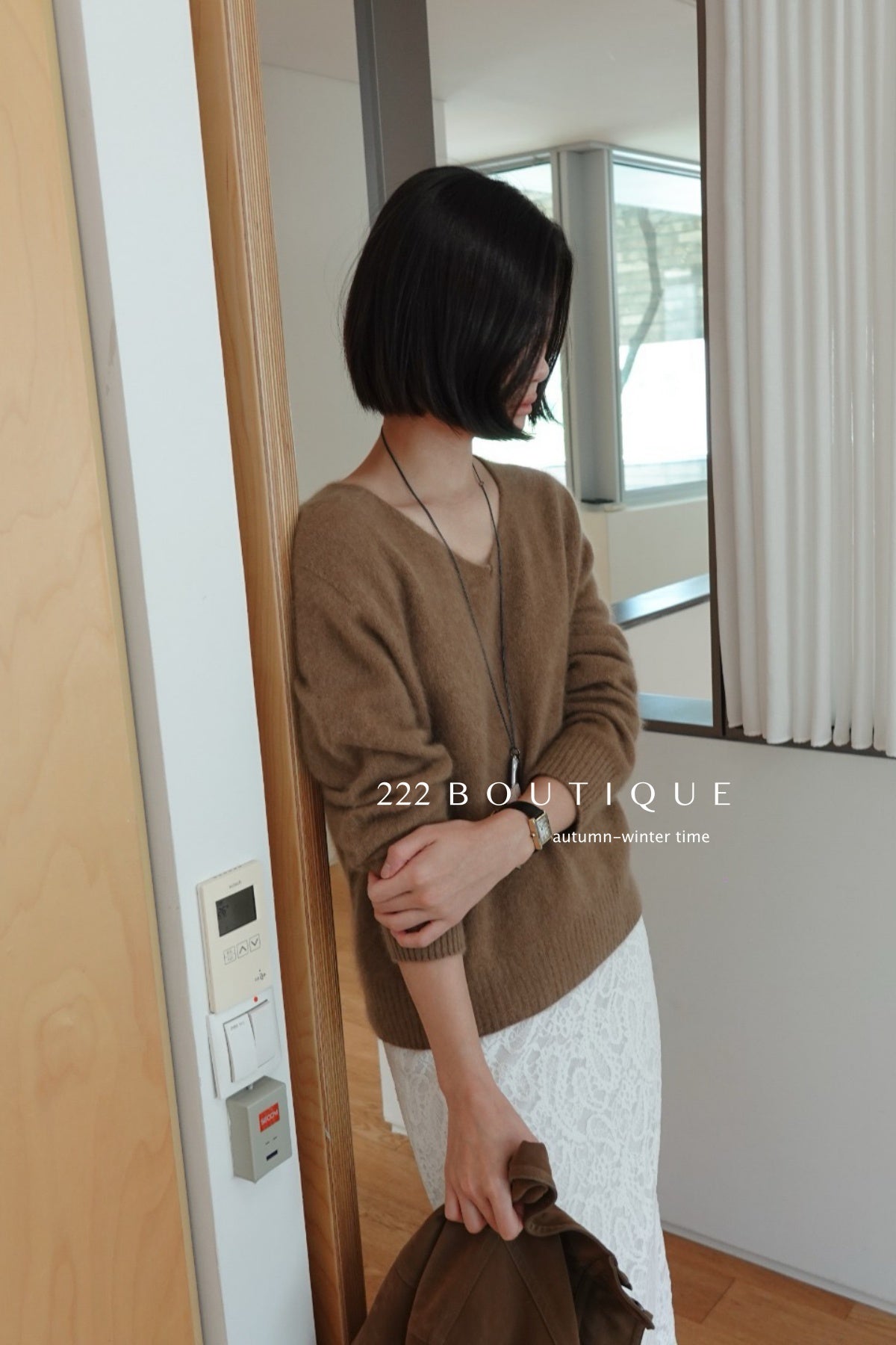 18a33 V-neck cashmere sweater