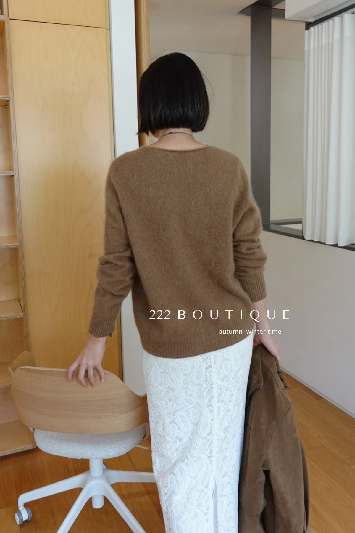18a33 V-neck cashmere sweater