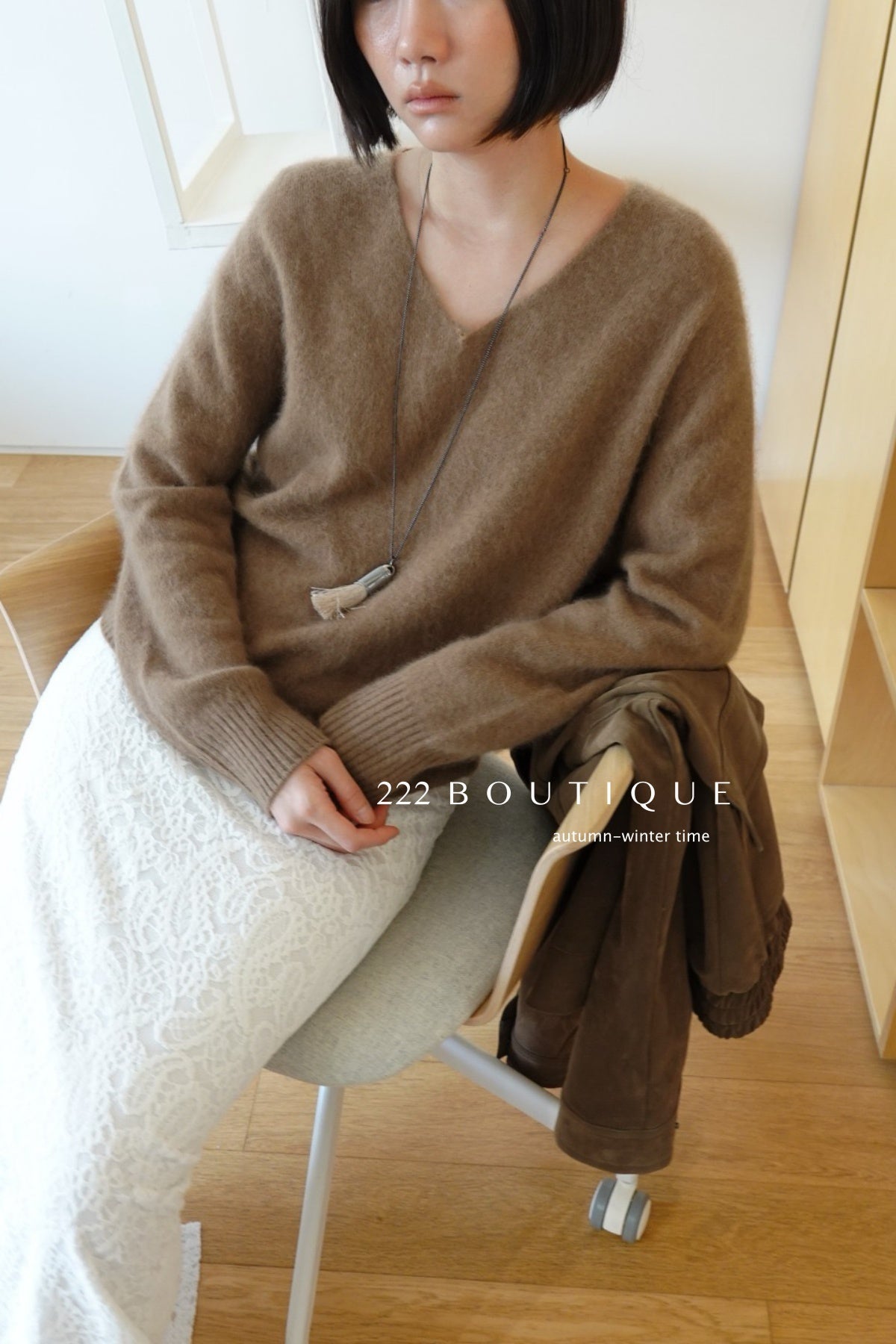 18a33 V-neck cashmere sweater