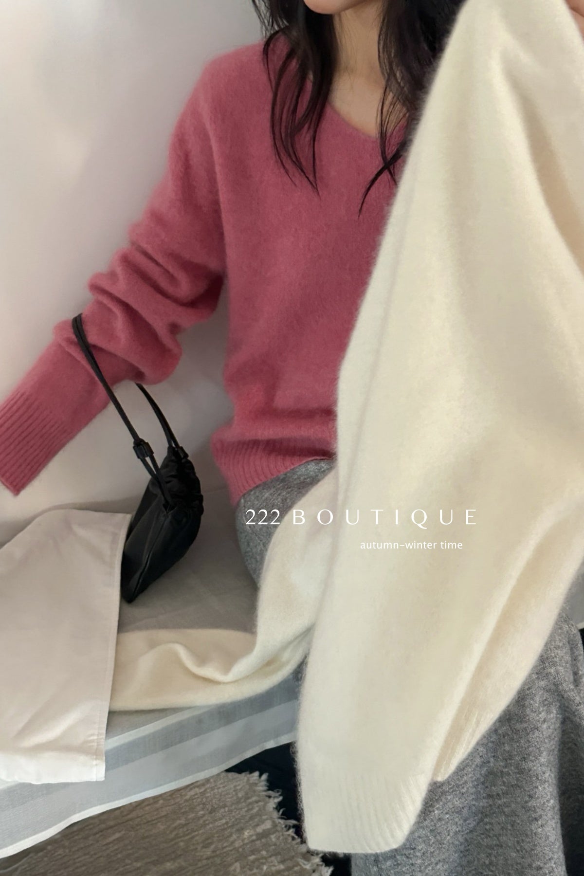 18a33 V-neck cashmere sweater