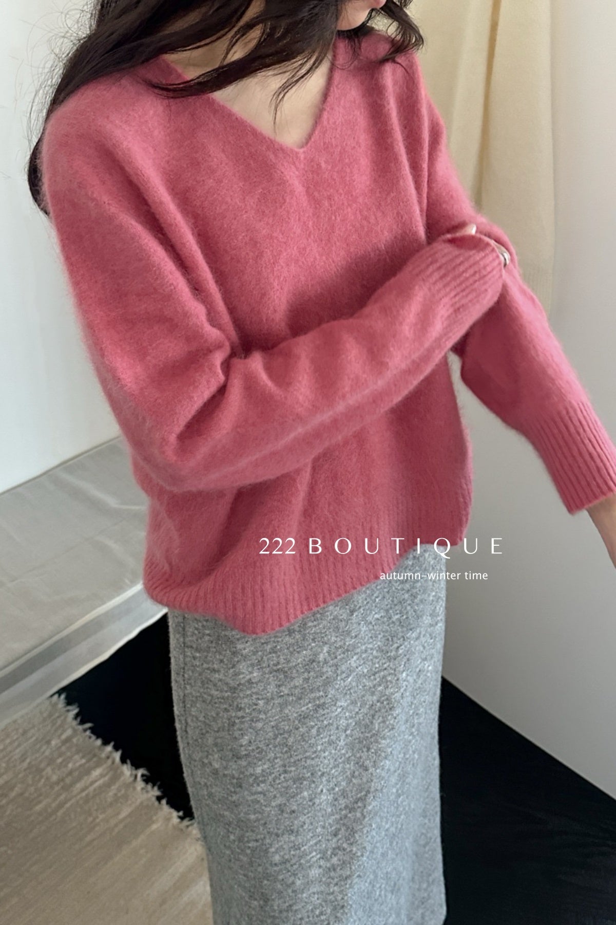 18a33 V-neck cashmere sweater