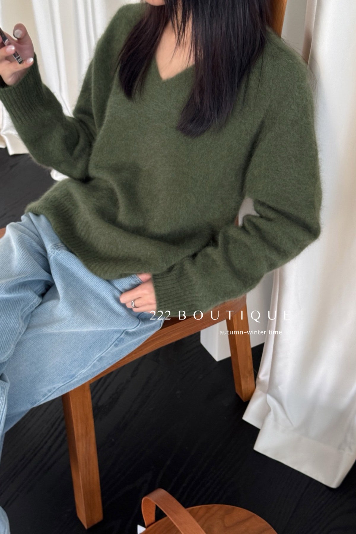 18a33 V-neck cashmere sweater